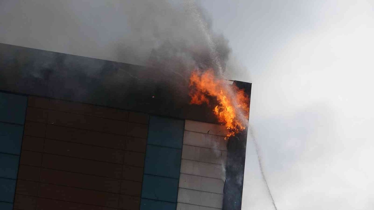 Giresun Üniversitesi’ndeki yangın kontrol altına alındı
