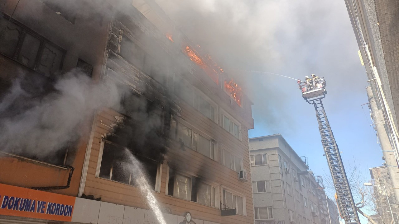 Güngören'de yangın; patlamalar meydana geldi