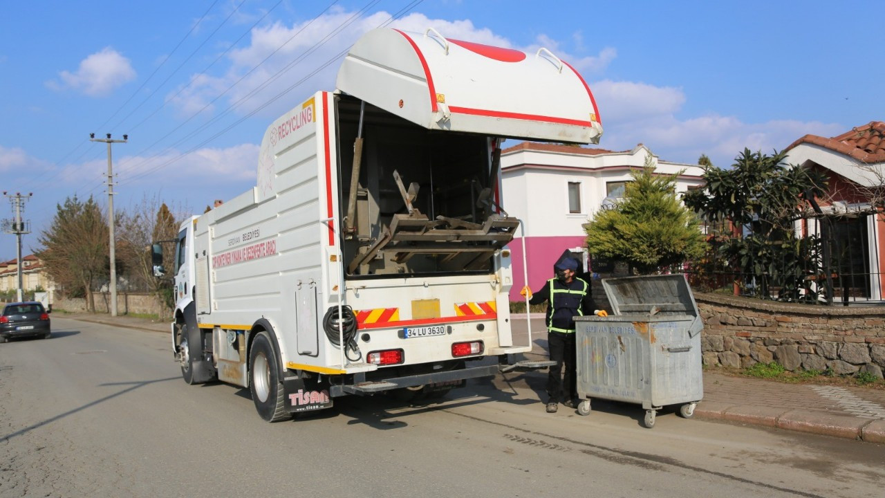 Serdivan’da çöp konteynerlerine bakım yapıldı
