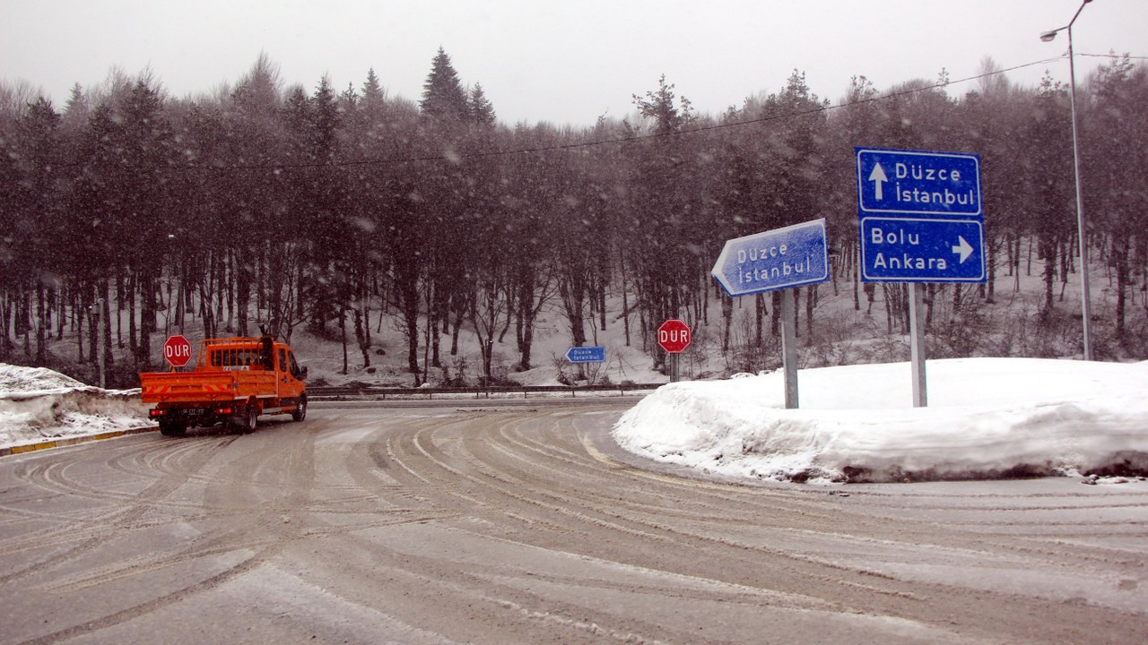 Bolu Dağı'nda kar yağışı