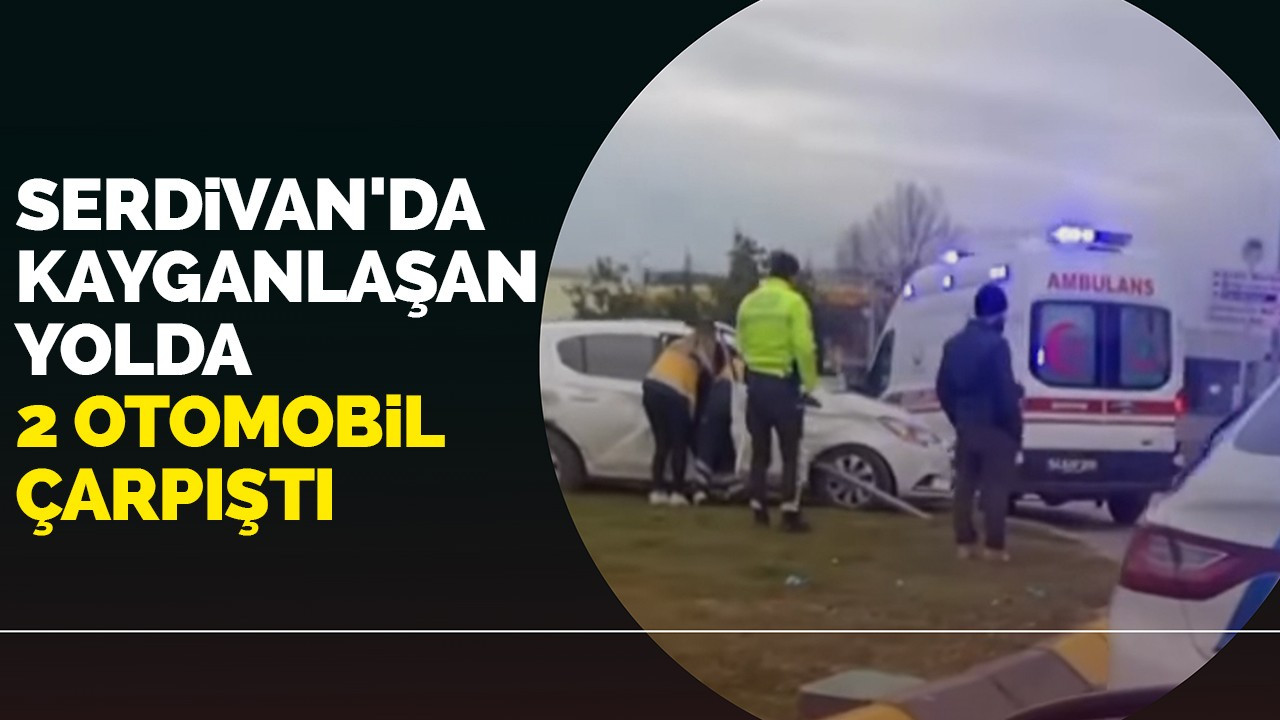 Serdivan'da kayganlaşan yolda 2 otomobil çarpıştı