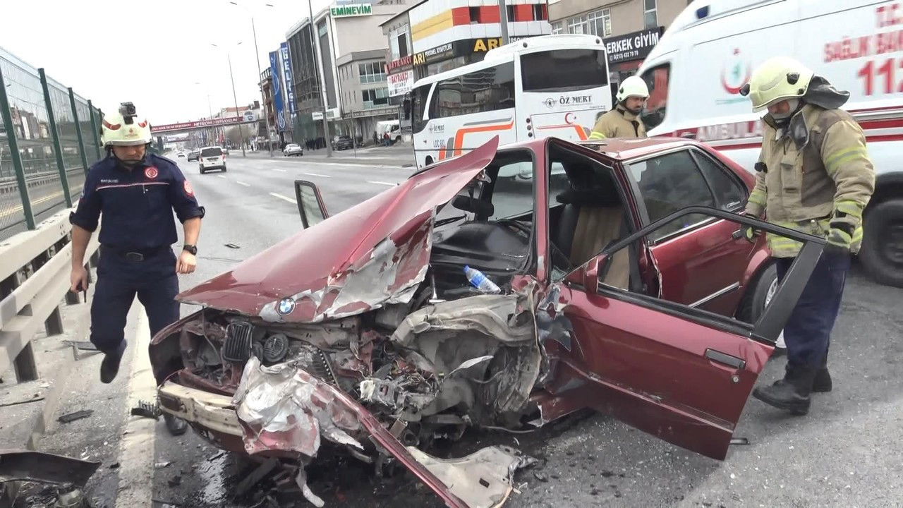 Avcılar’da trafik kazası; 3 yaralı