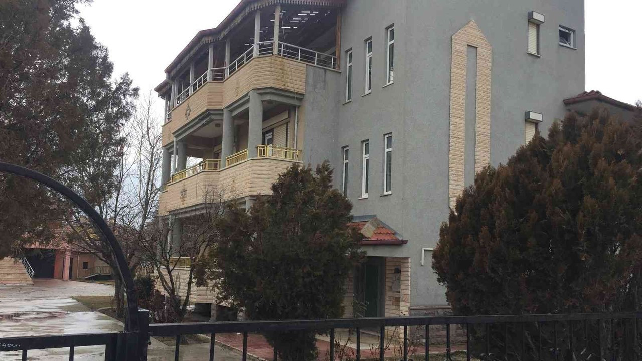 Konya’da gurbetçinin 3 katlı evinden hırsızlık