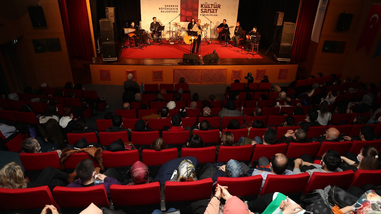 Büyükşehir’in Aykut Kuşkaya konserinde müzik şöleni