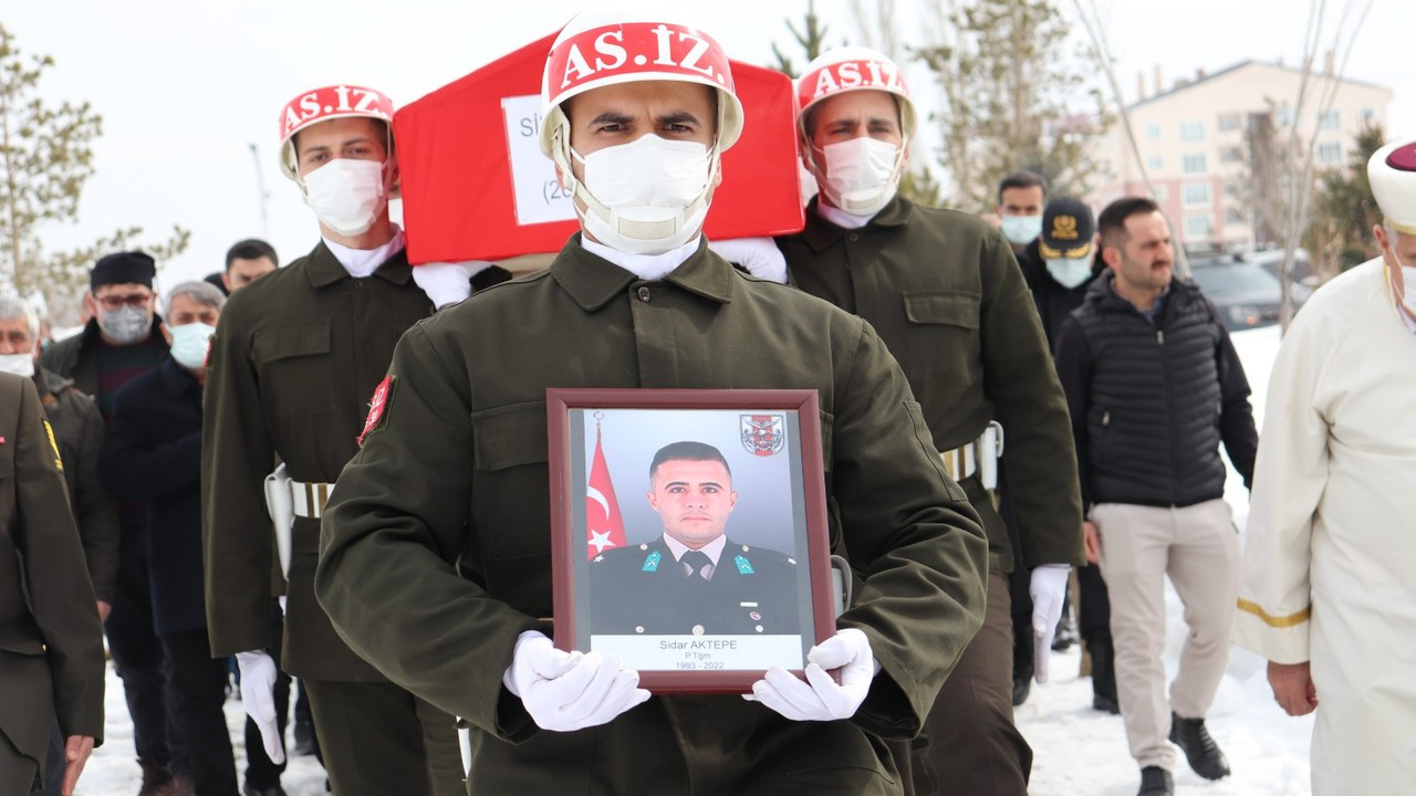 Koronavirüsten ölen teğmen, Ağrı'da toprağa verildi