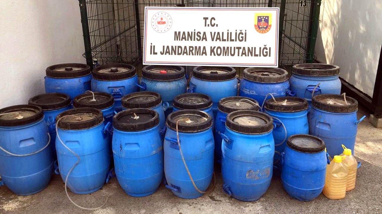 Manisa'da 1,5 ton sahte içki ele geçirildi