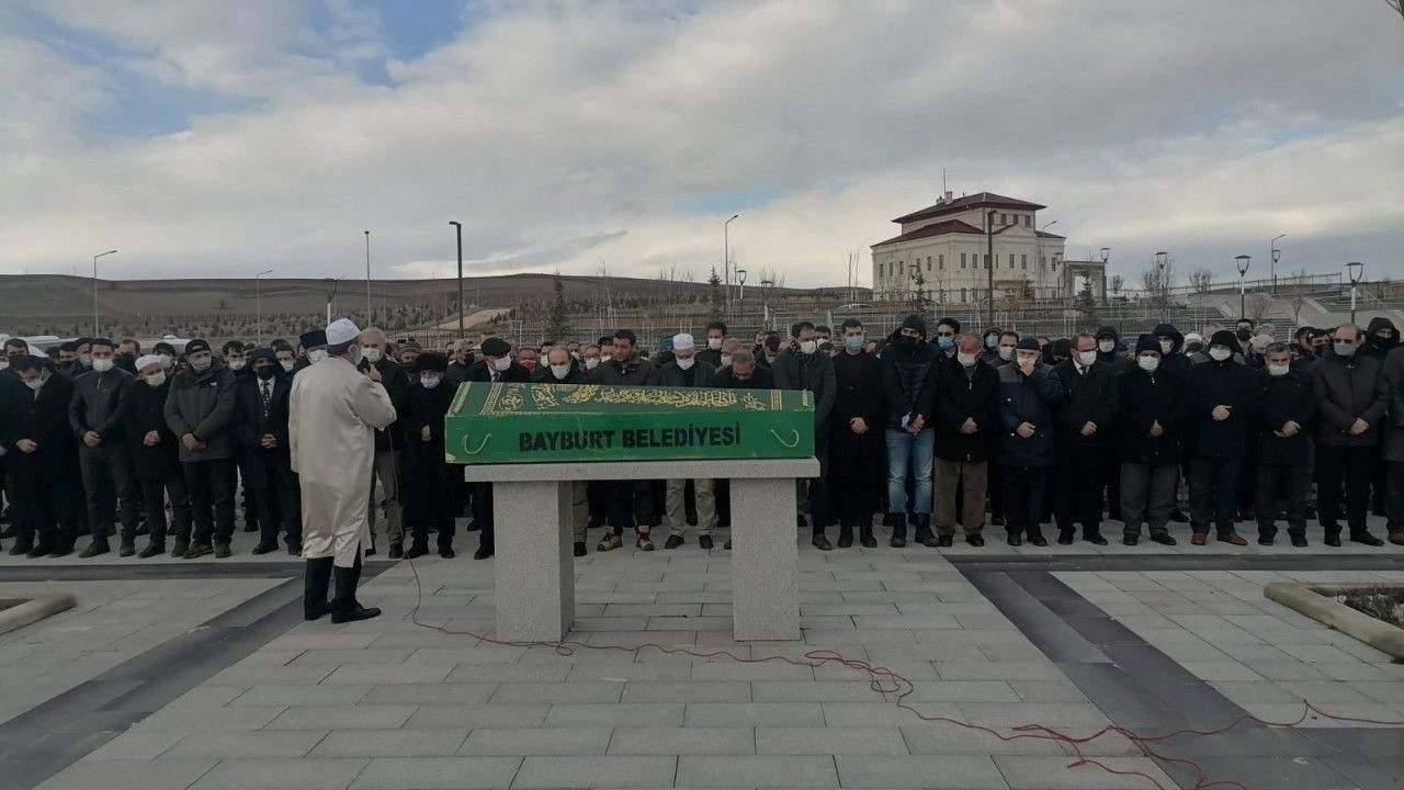 Sakarya'da vefat eden emekli profesör memleketinde toprağa verildi