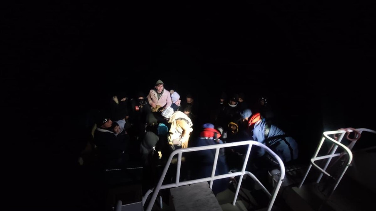 Datça'da 22 kaçak göçmen kurtarıldı