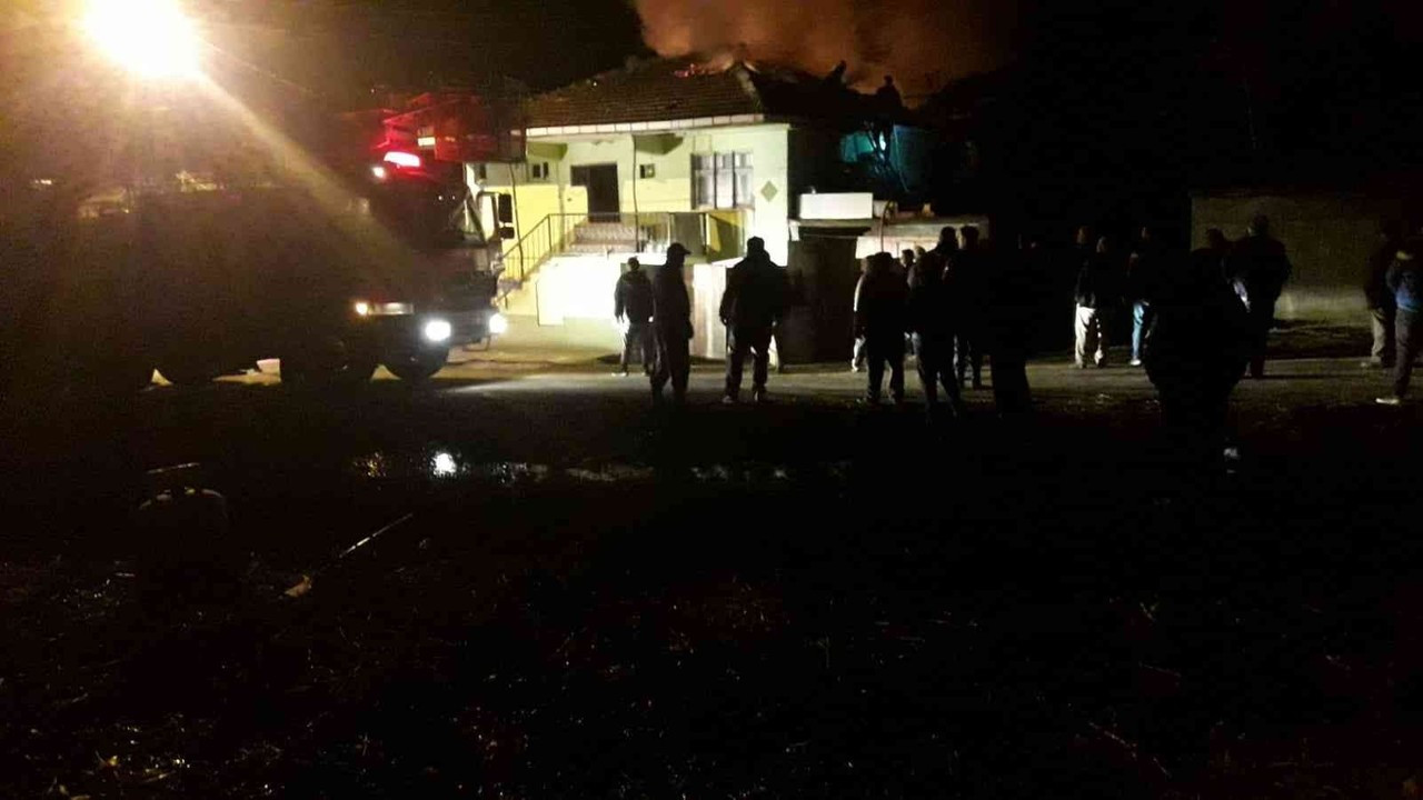 Zonguldak’ta çatı yangını korkuttu
