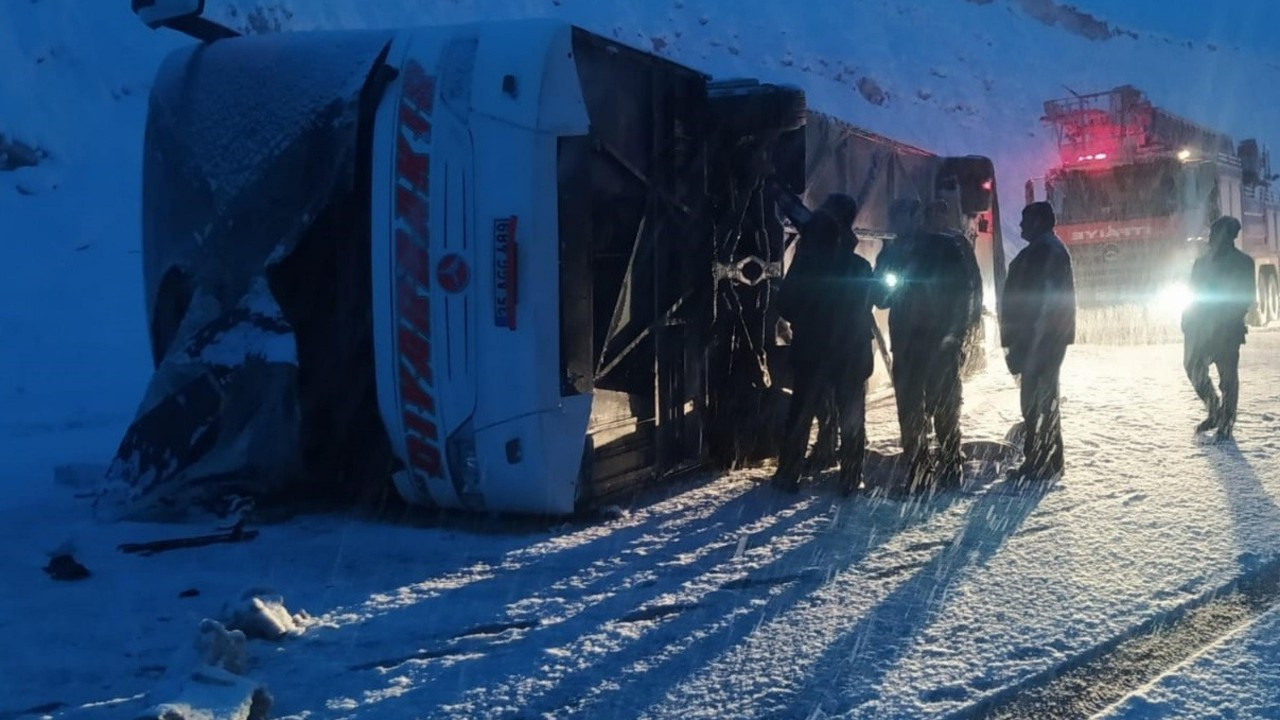 Sivas’ta otobüs kazası onlarca yaralı var!