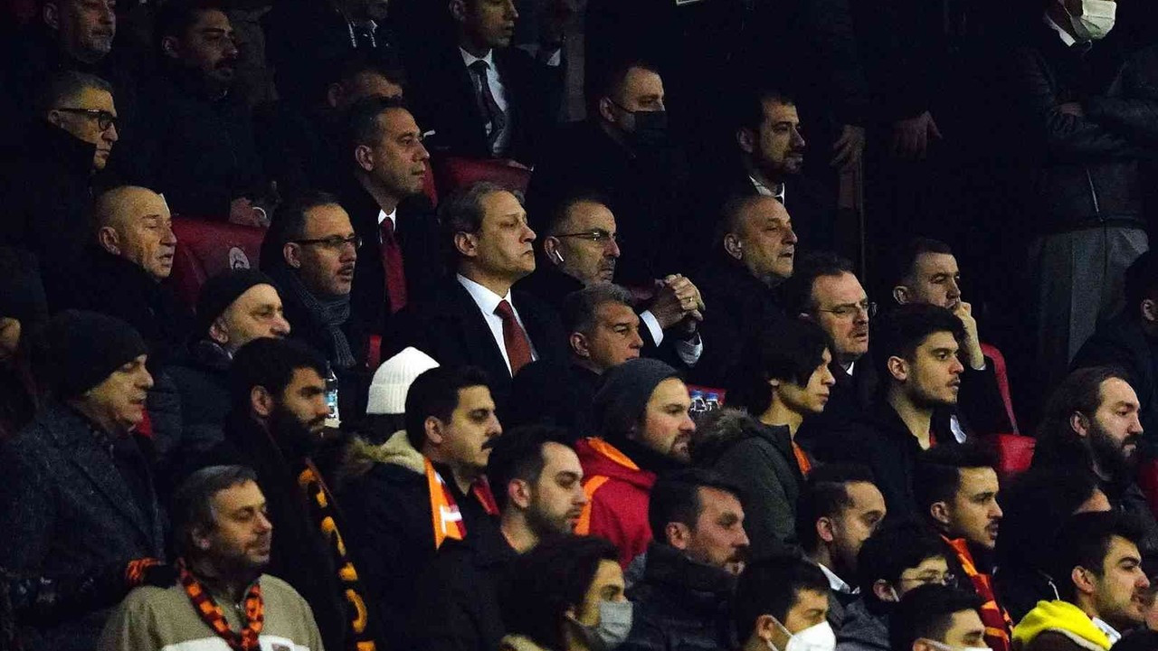 Bakan Kasapoğlu, TFF Başkanı Özdemir ve başkanlar maçı beraber izledi