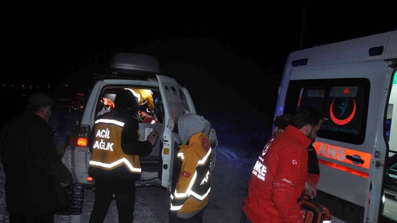 Kars’ta sağlık ekipleri hasta kadın için seferber oldu