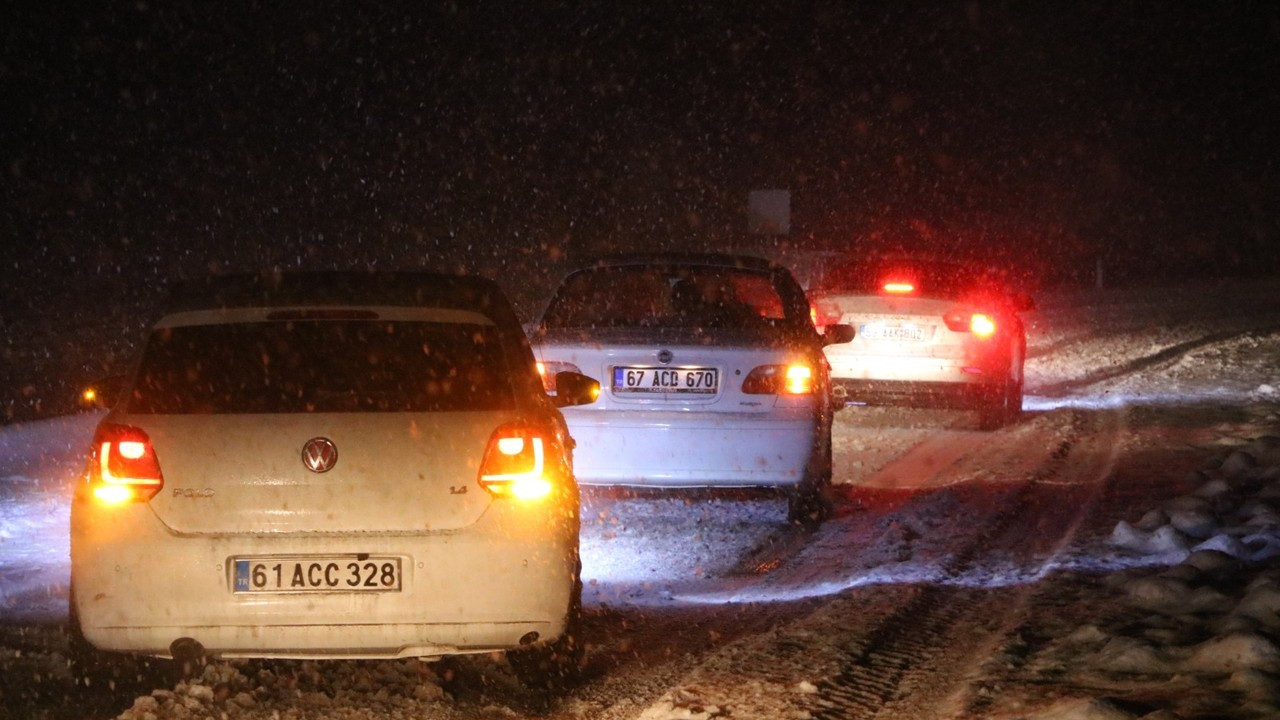 Zonguldak'ta kar yağışı ulaşımı etkiledi