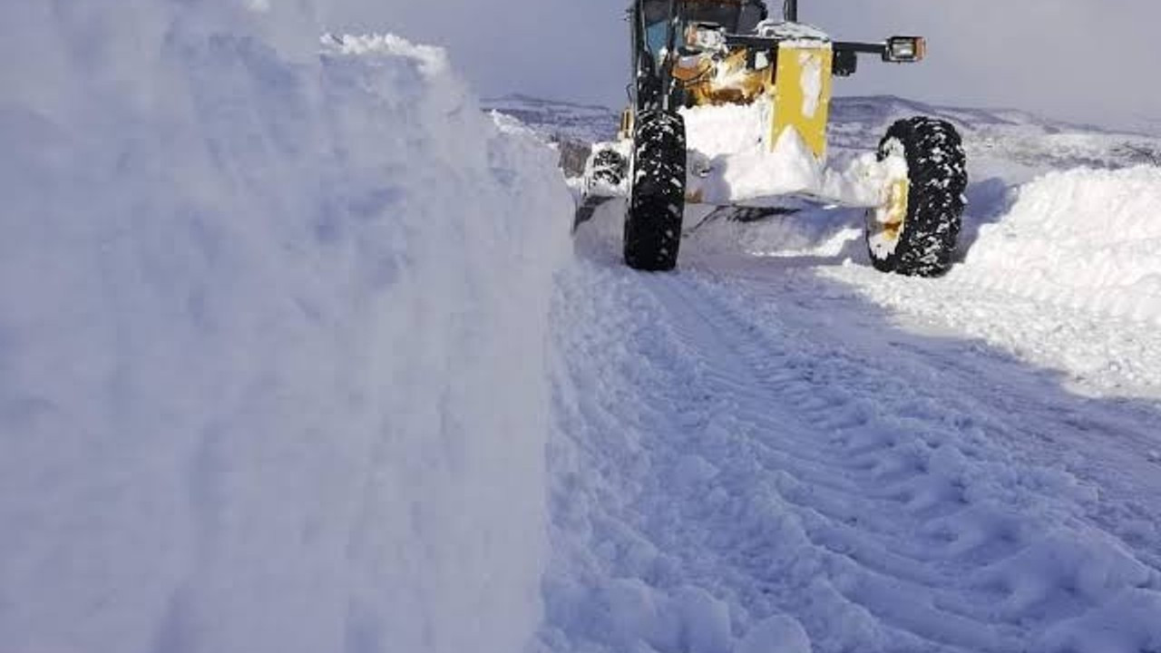 Karabük’te kar nedeniyle kapanan köy yollarından 200’ü ulaşıma açıldı