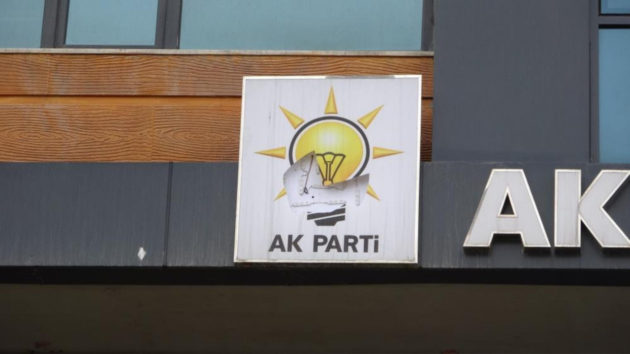AK Parti Yüksekova İlçe Başkanlığına saldırı