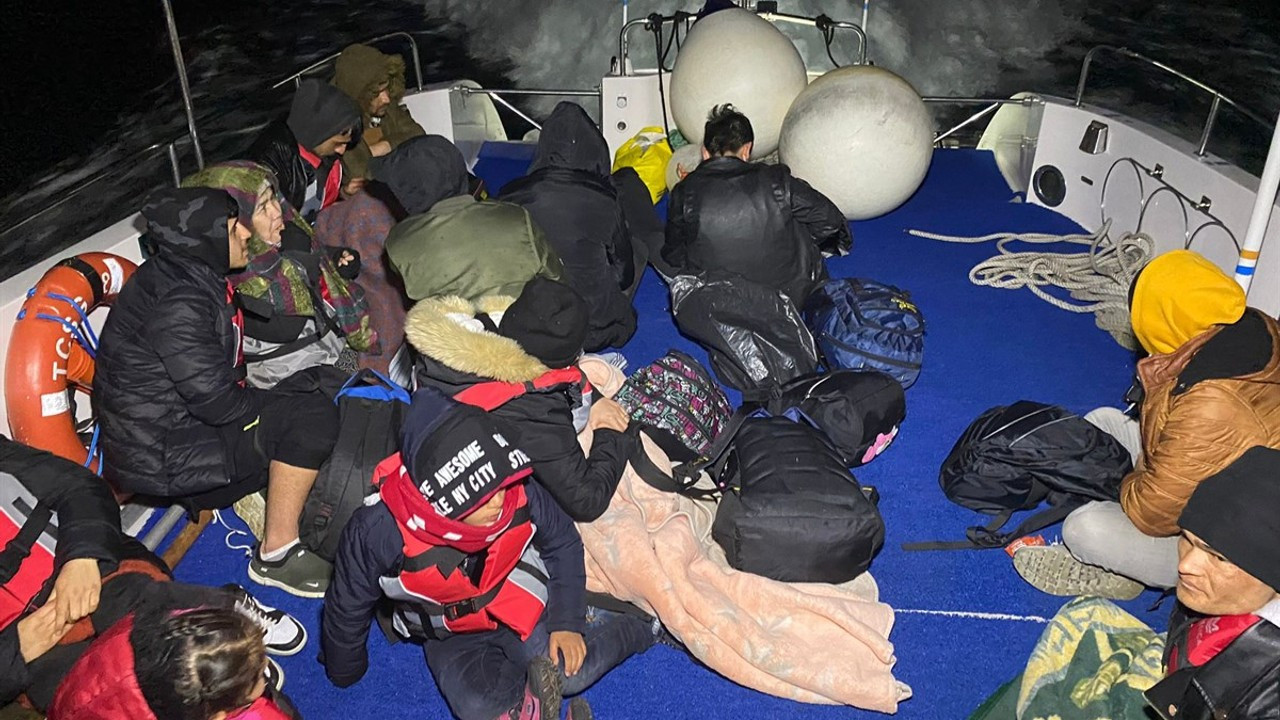 Ayvacık açıklarında 19 kaçak göçmen yakalandı