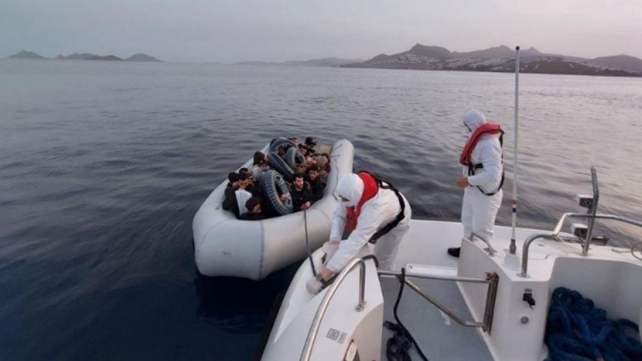 Muğla'da 15 mili yüzerek geçmeye çalışan 3 göçmen kurtarıldı