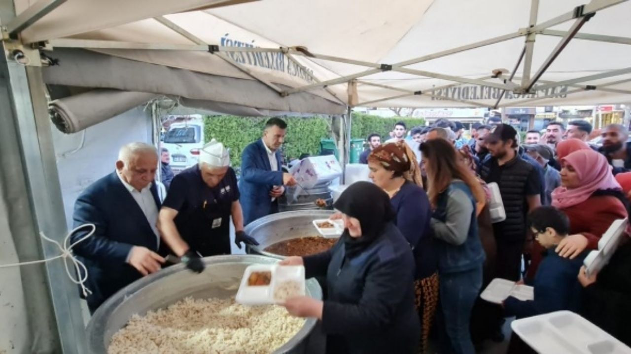 Başkan Özen, iftarda muhtar ve vatandaşlarla buluştu