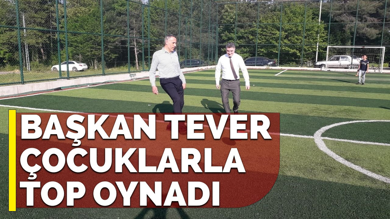 Tever çocuklarla top oynadı