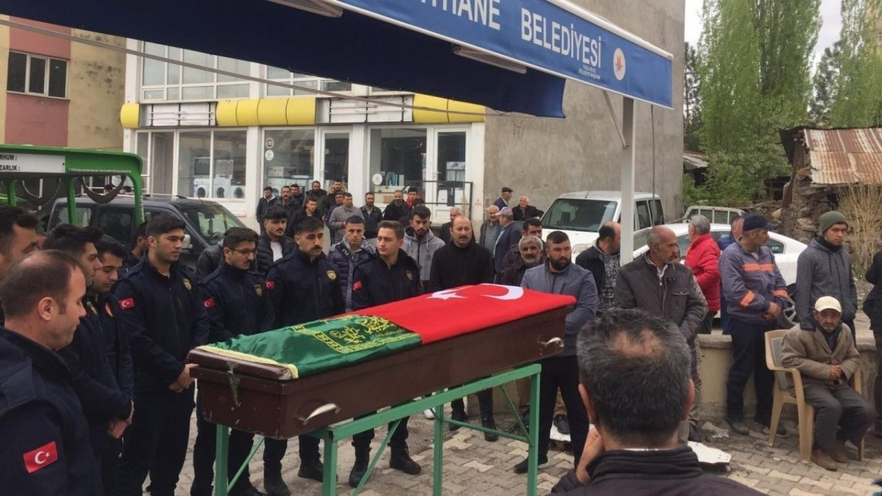 Sivas'ta kaza sonucu can veren itfaiye şoförü son yolculuğuna uğurlandı