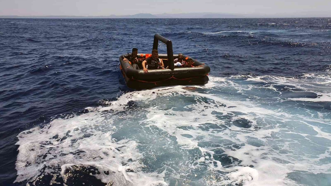 Marmaris açıklarında 7 düzensiz göçmen kurtarıldı