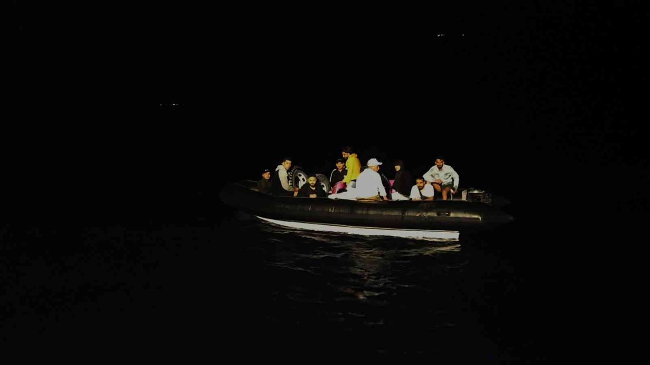 Datça açıklarında 13 düzensiz göçmen kurtarıldı