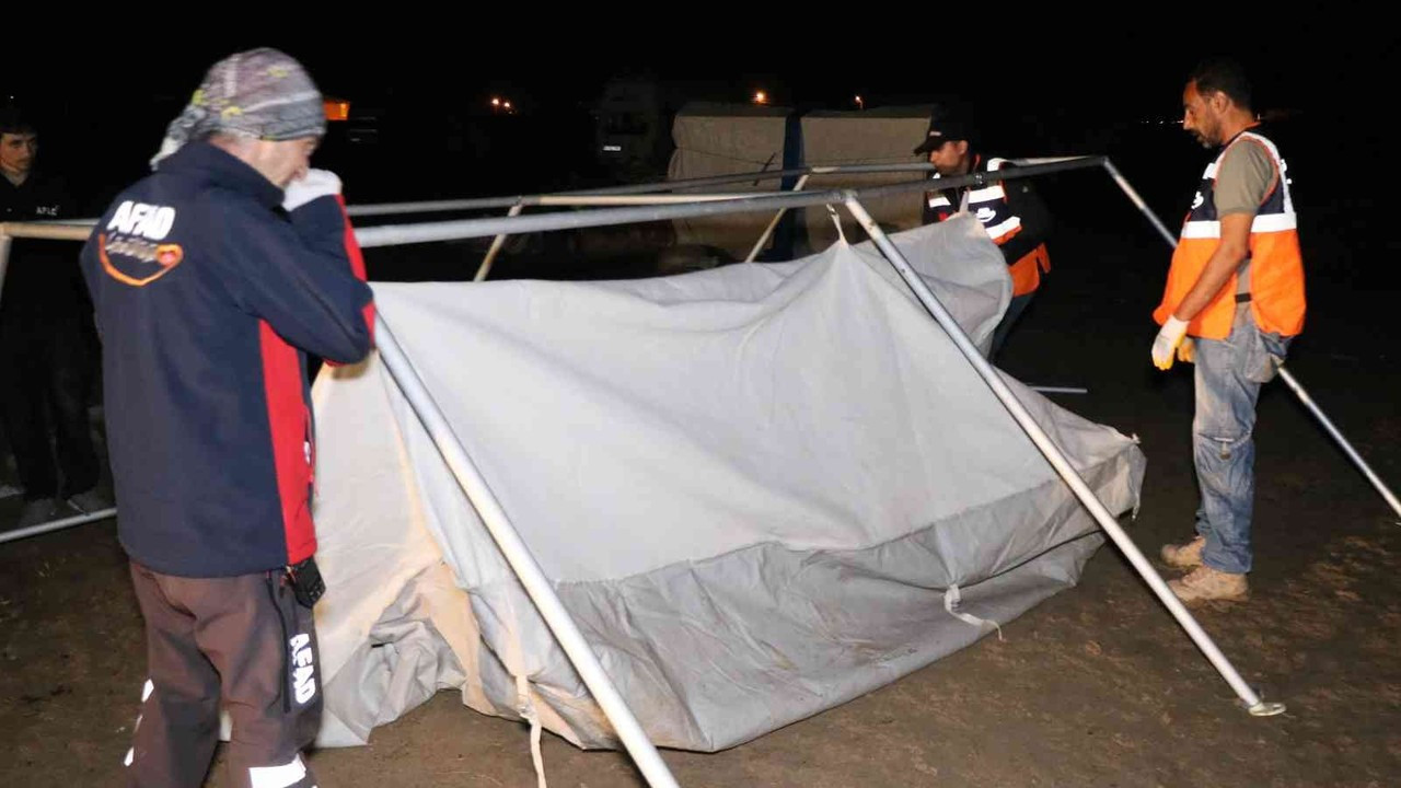 AFAD’tan çadır kentteki mağdur aileye çadır desteği
