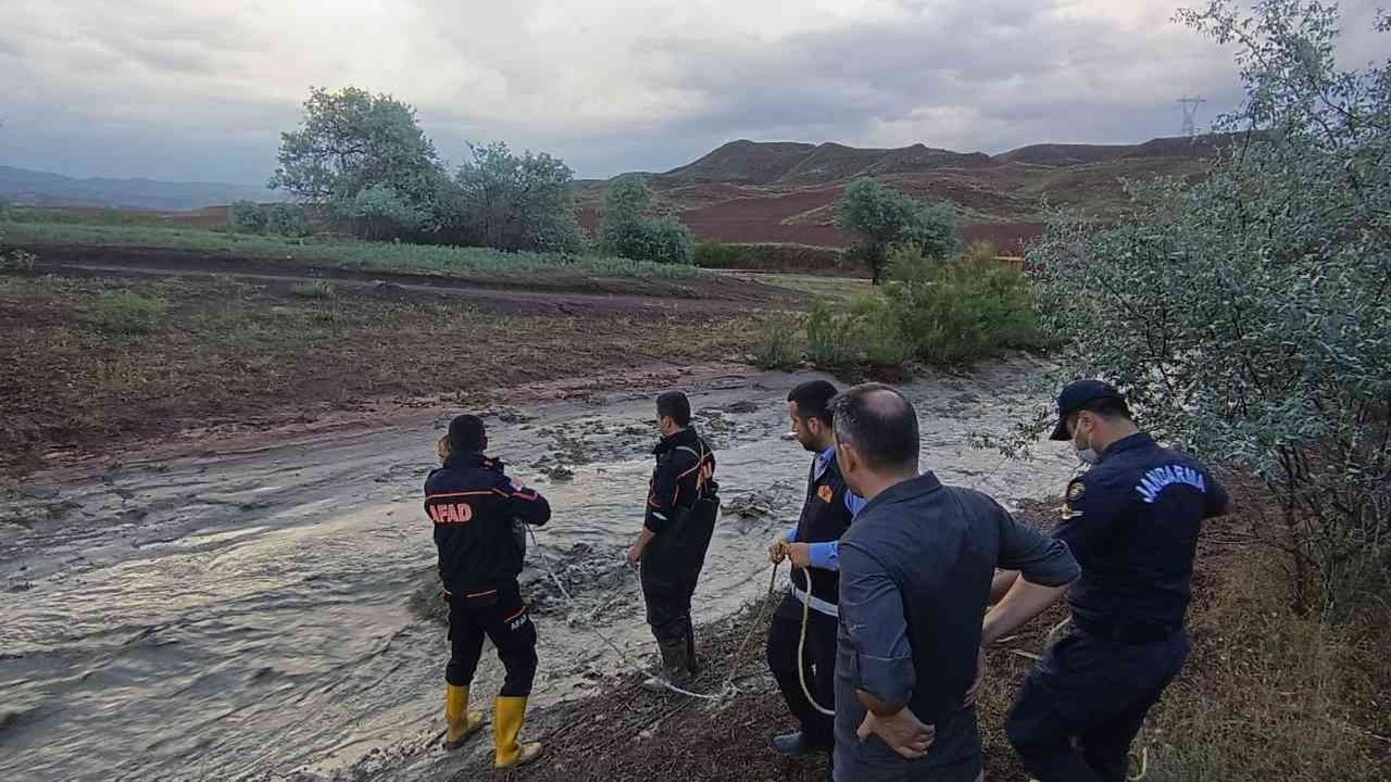 Yozgat’ta sel nedeniyle mahsur kalan 9 kişi kurtarıldı