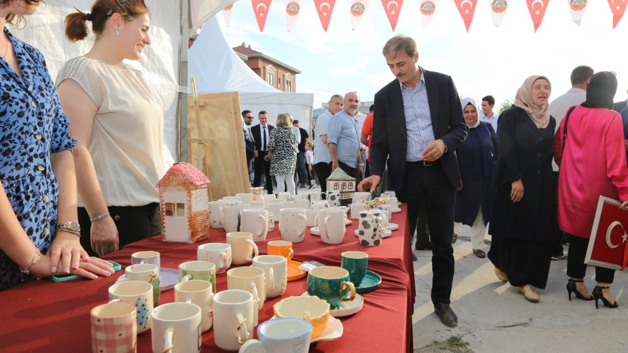 El emeği göz nuru ürünler bu alanda sergilendi