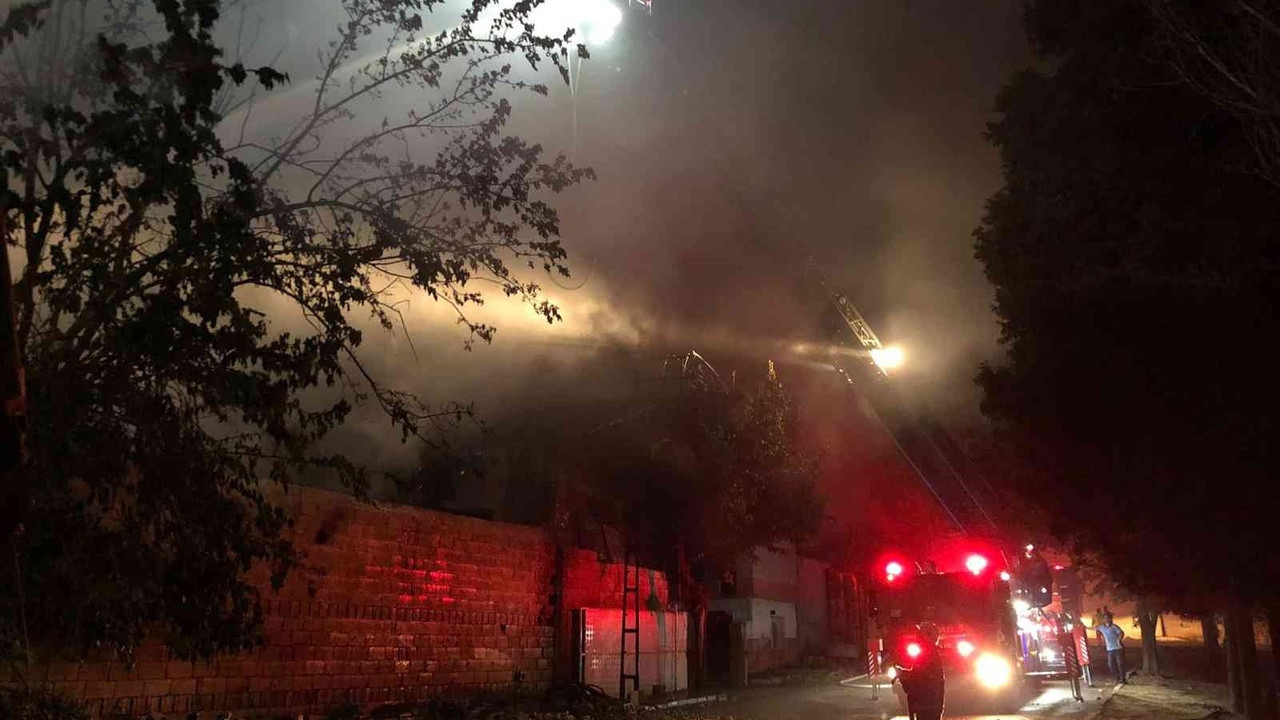 Gaziantep’te mobilya fabrikasında korkutan yangın