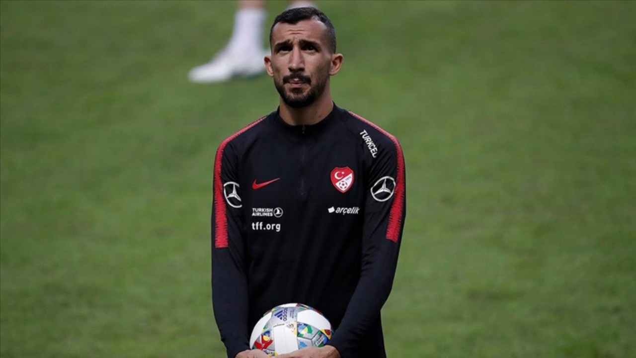 Mehmet Topal futbolculuk kariyerini sonlandırdı