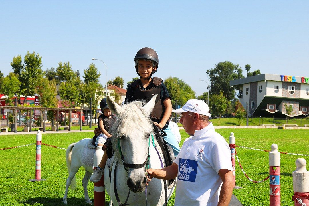 Çocuklar Millet Bahçesi’nde ‘pony’ atlarına bindi - Sayfa 2