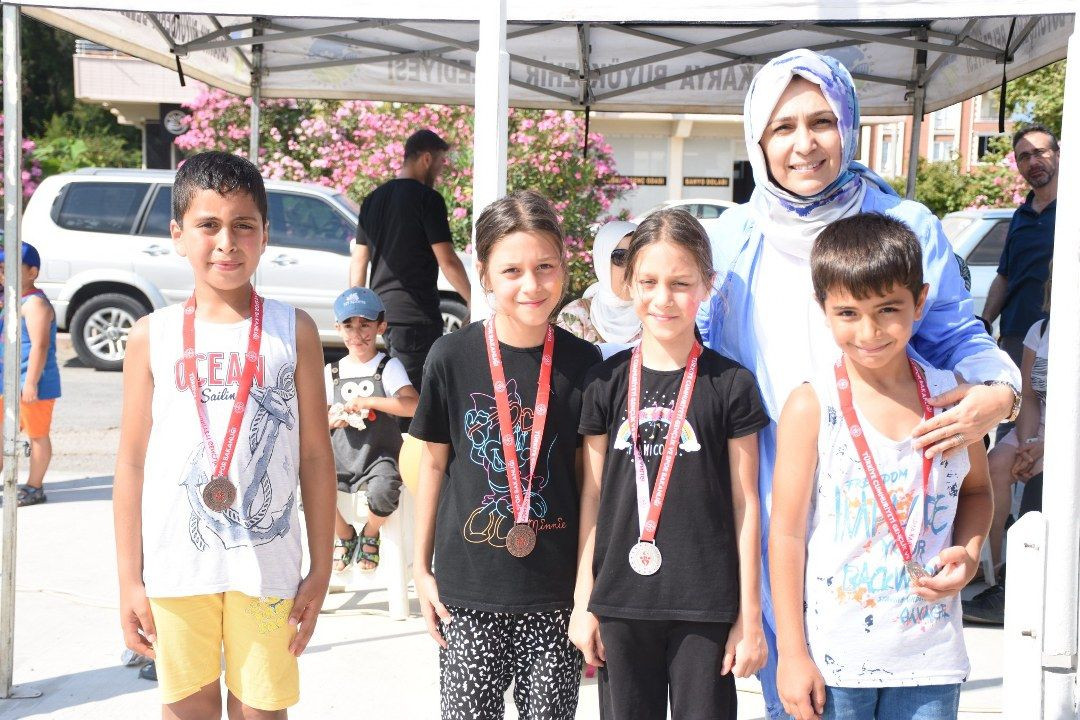 “Karasu’da Çocuklar Doyasıya Eğlendi” - Sayfa 10