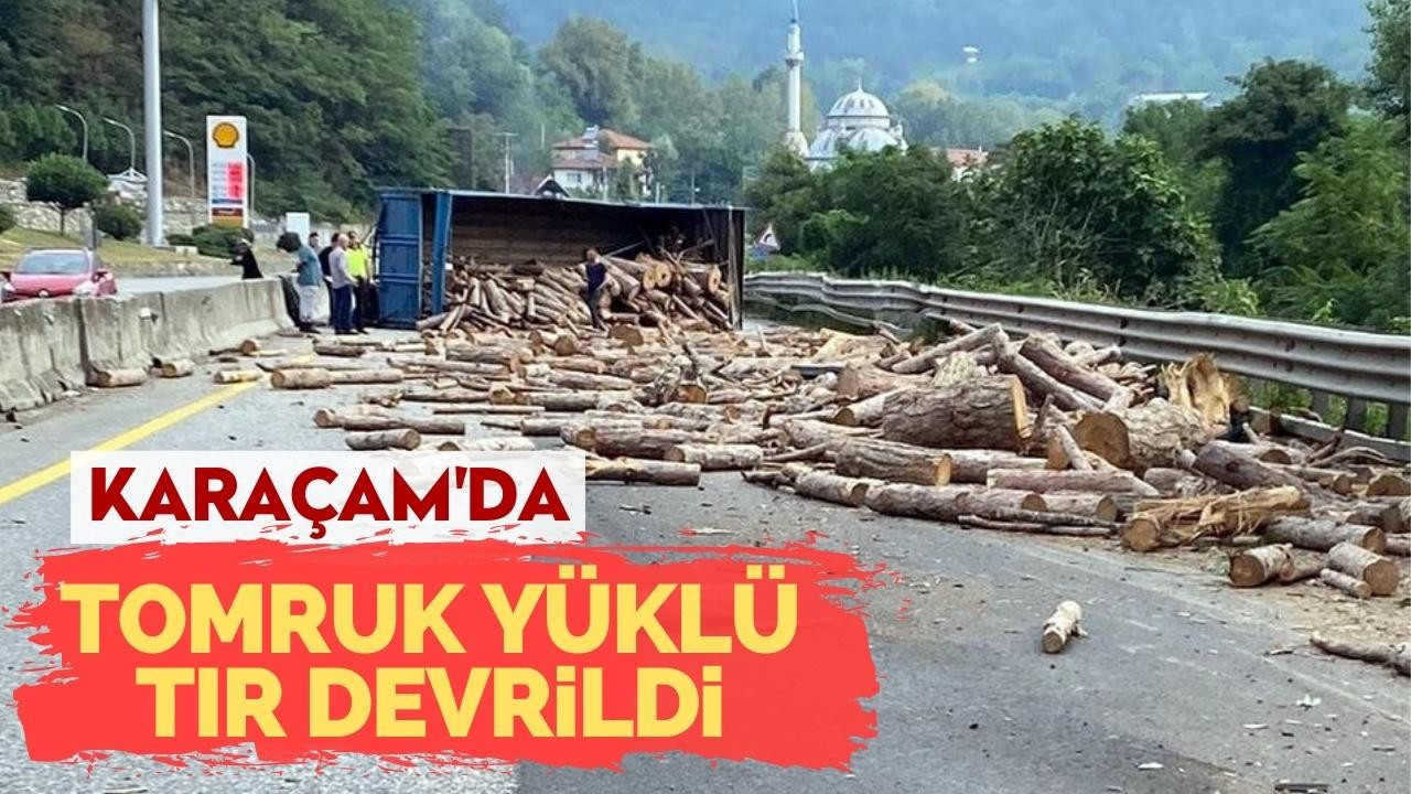 Karaçam'da tomruk yüklü tır devrildi, trafik durma noktasına geldi