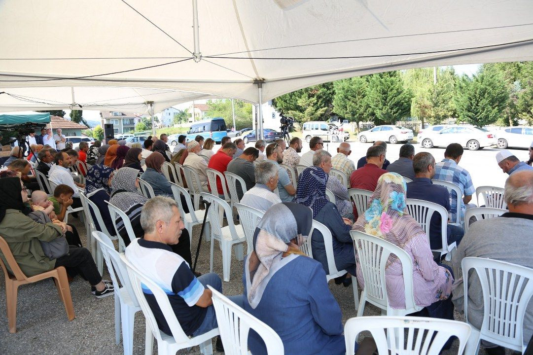 Deprem Şehitleri kabirleri başında anıldı - Sayfa 8