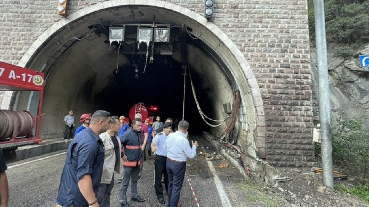 Tünelde tanker yangını nedeniyle kapatılan Karabük-Zonguldak kara yolu açıldı