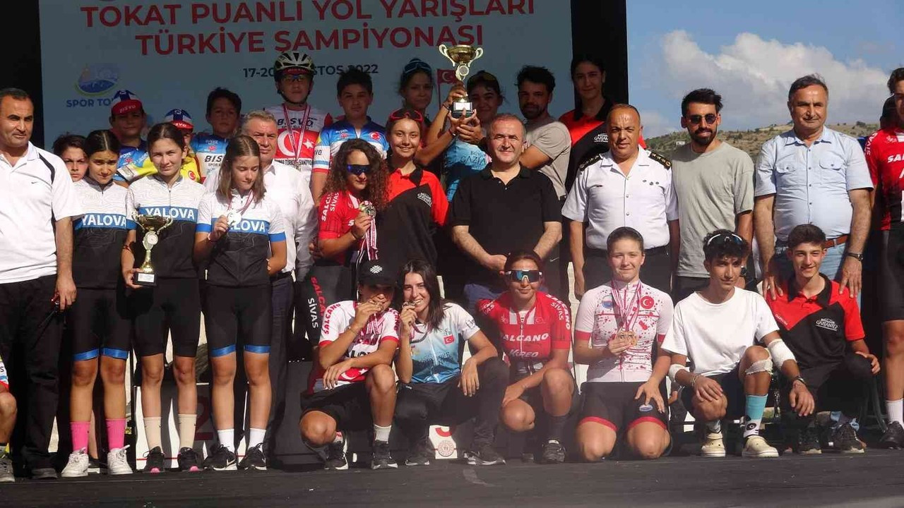 Bisiklet Yol Yarışları Türkiye Şampiyonası kupa töreni ile sona erdi