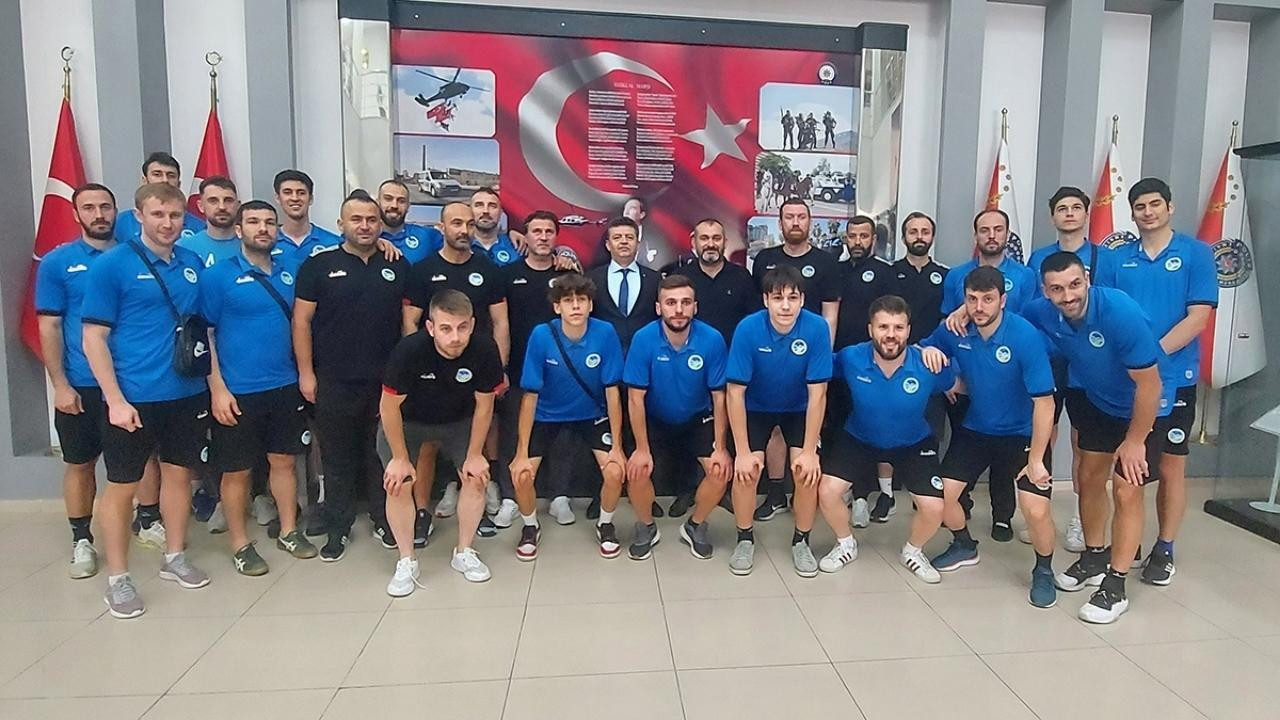 Büyükşehir Hentbol’dan Emniyet Müdürüne nezaket ziyareti