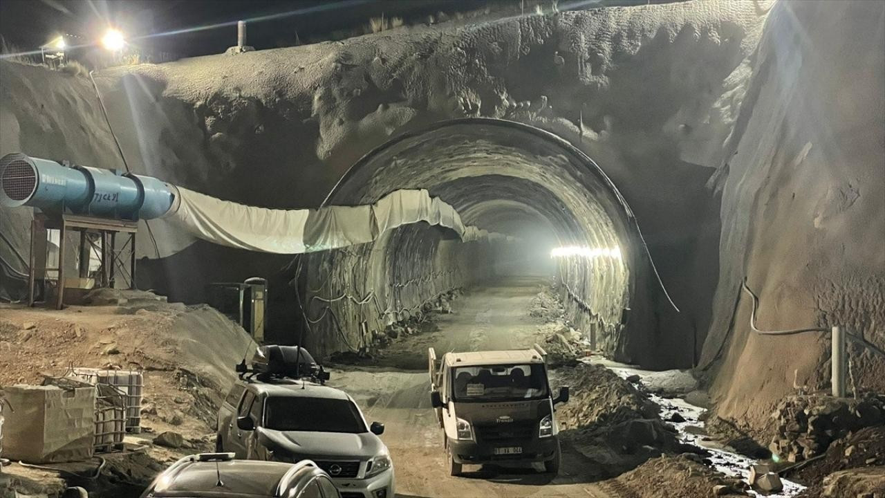 Van'da inşaatı süren tünelde göçük meydana geldi