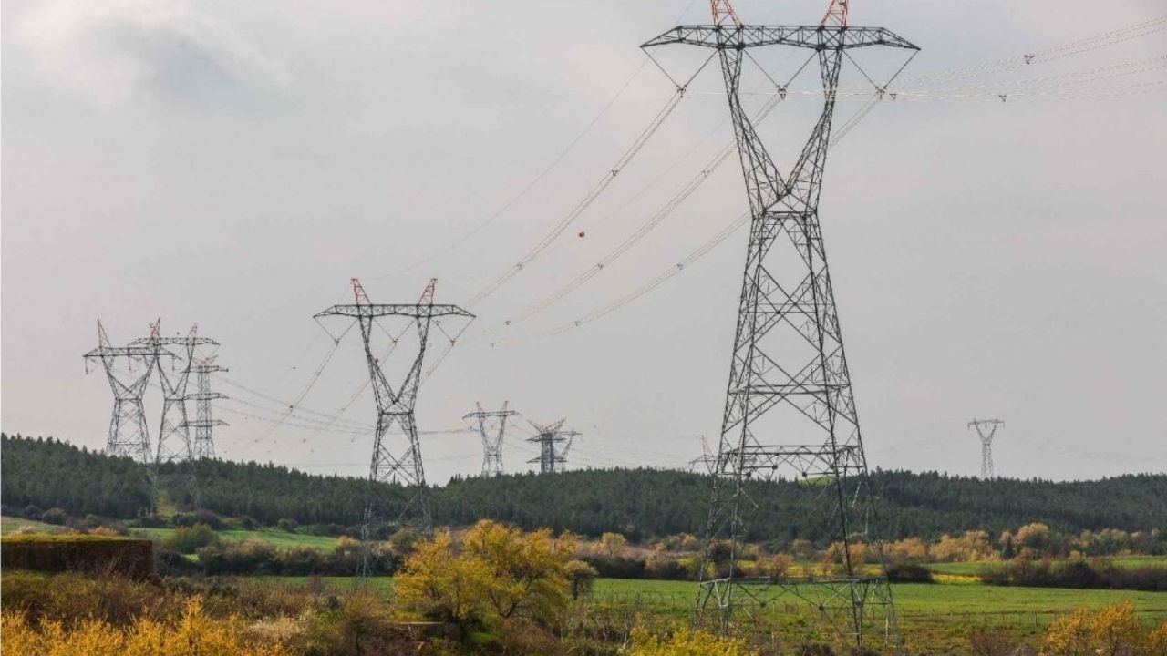 Yağmurda elektrik hatları ve direkleri neden kısa devre yapmaz