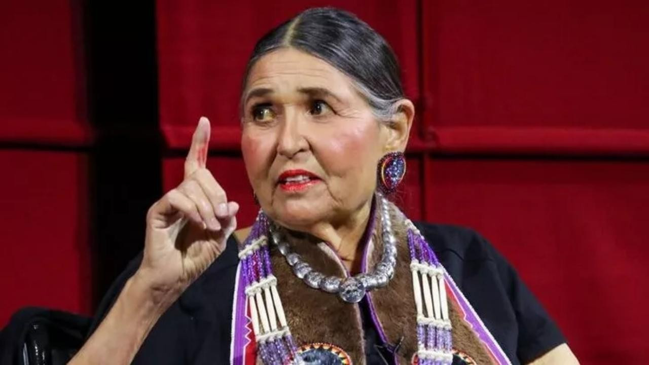 Sacheen Littlefeather kimdir? Oscar'ı reddetmek için Marlon Brando yerine sahneye çıkan Sacheen Littlefeather neden öldü