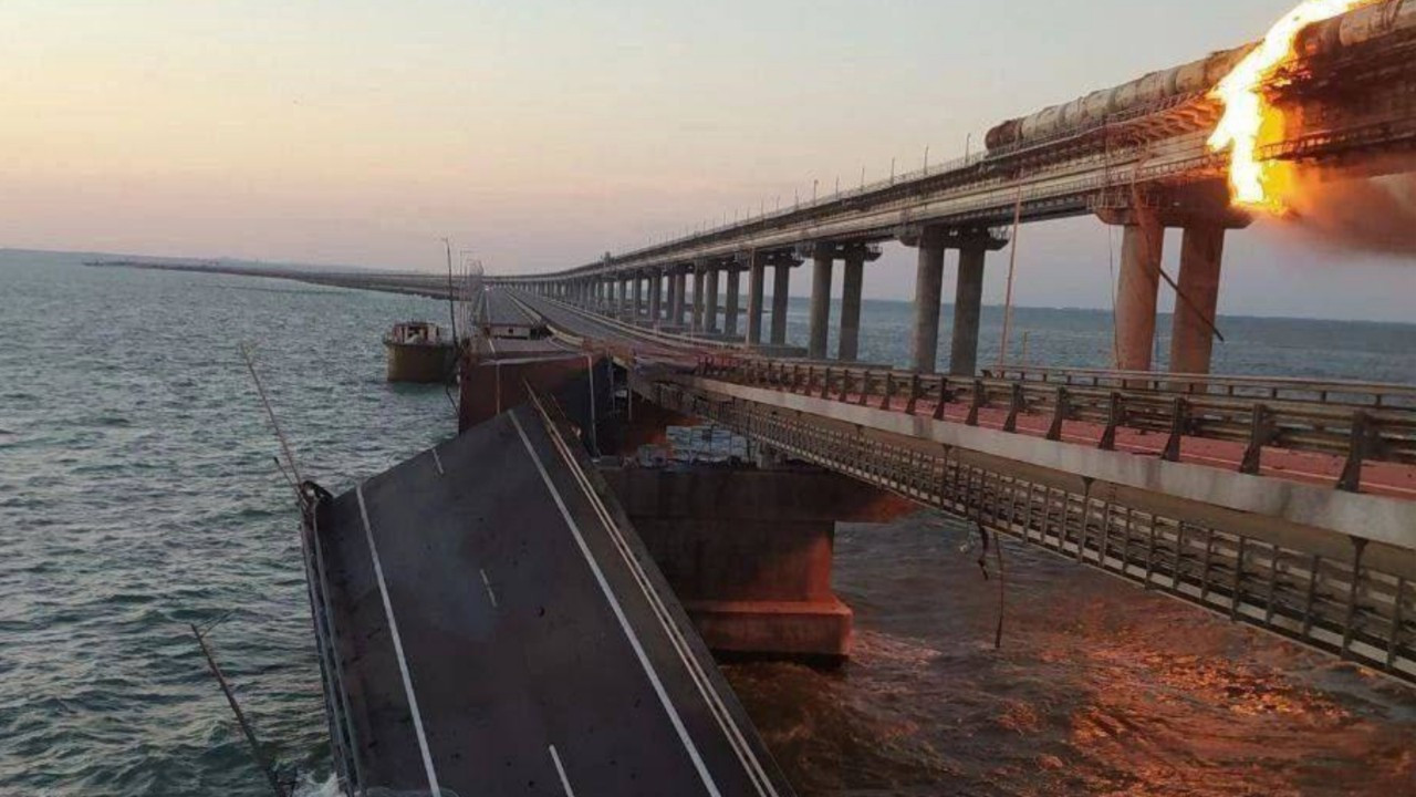 Kırım'ı Rusya'ya bağlayan Kerç Köprüsü'nde patlama