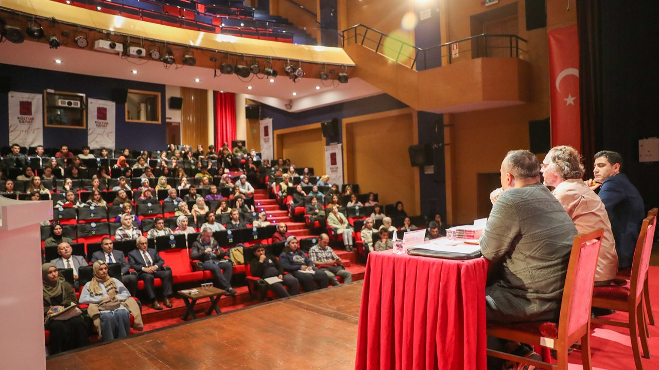 Türk edebiyatının usta kalemi Rasim Özdenören panelde konuşuldu