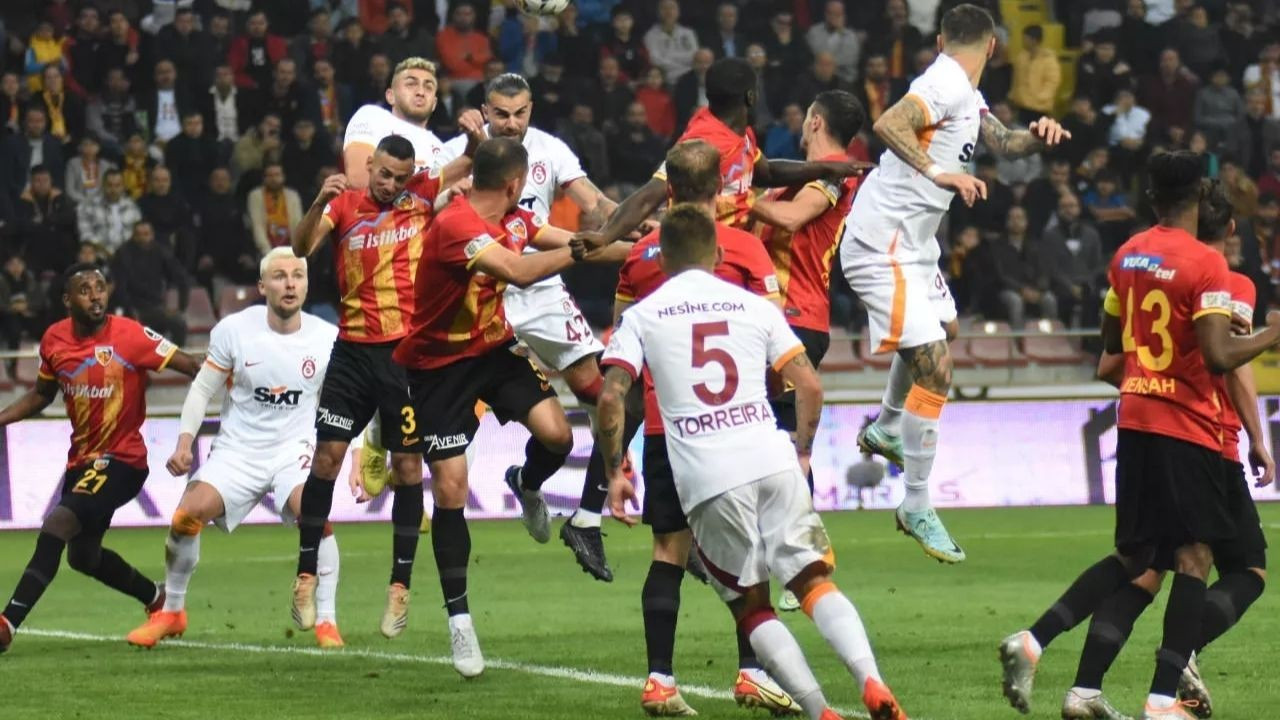 2 golle yıkılan Aslan Kayseri'de yara aldı