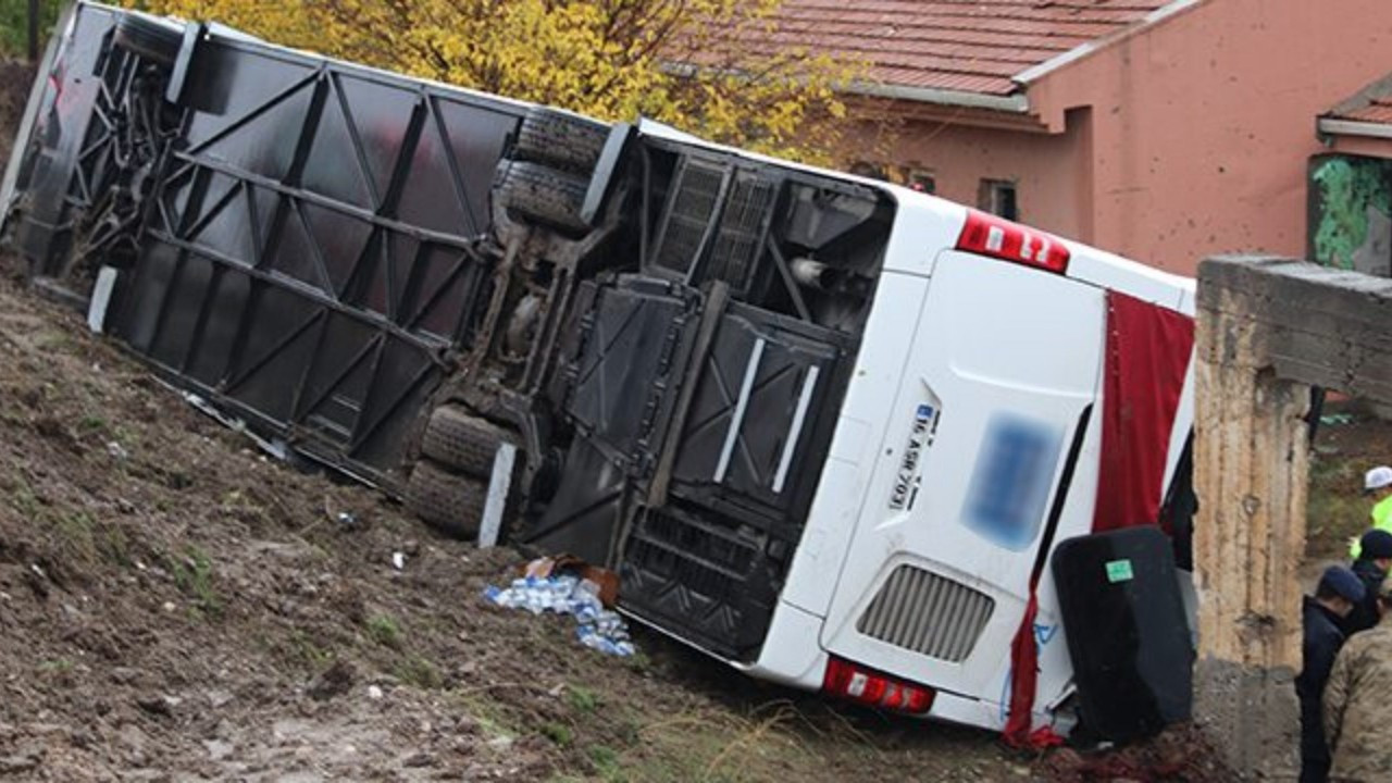 Diyarbakır'da yolcu otobüsü şarampole devrildi: 35 yaralı
