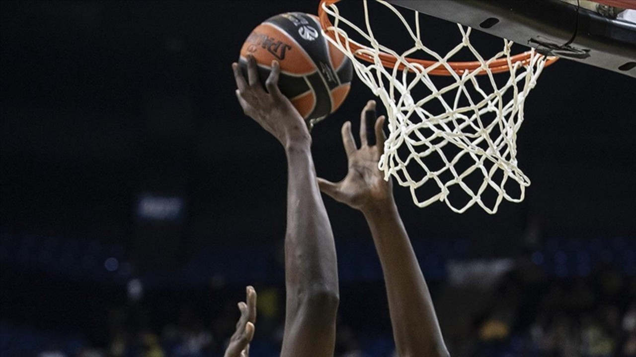 Galatasaray Nef - Türk Telekom basketbol maçı canlı izle!