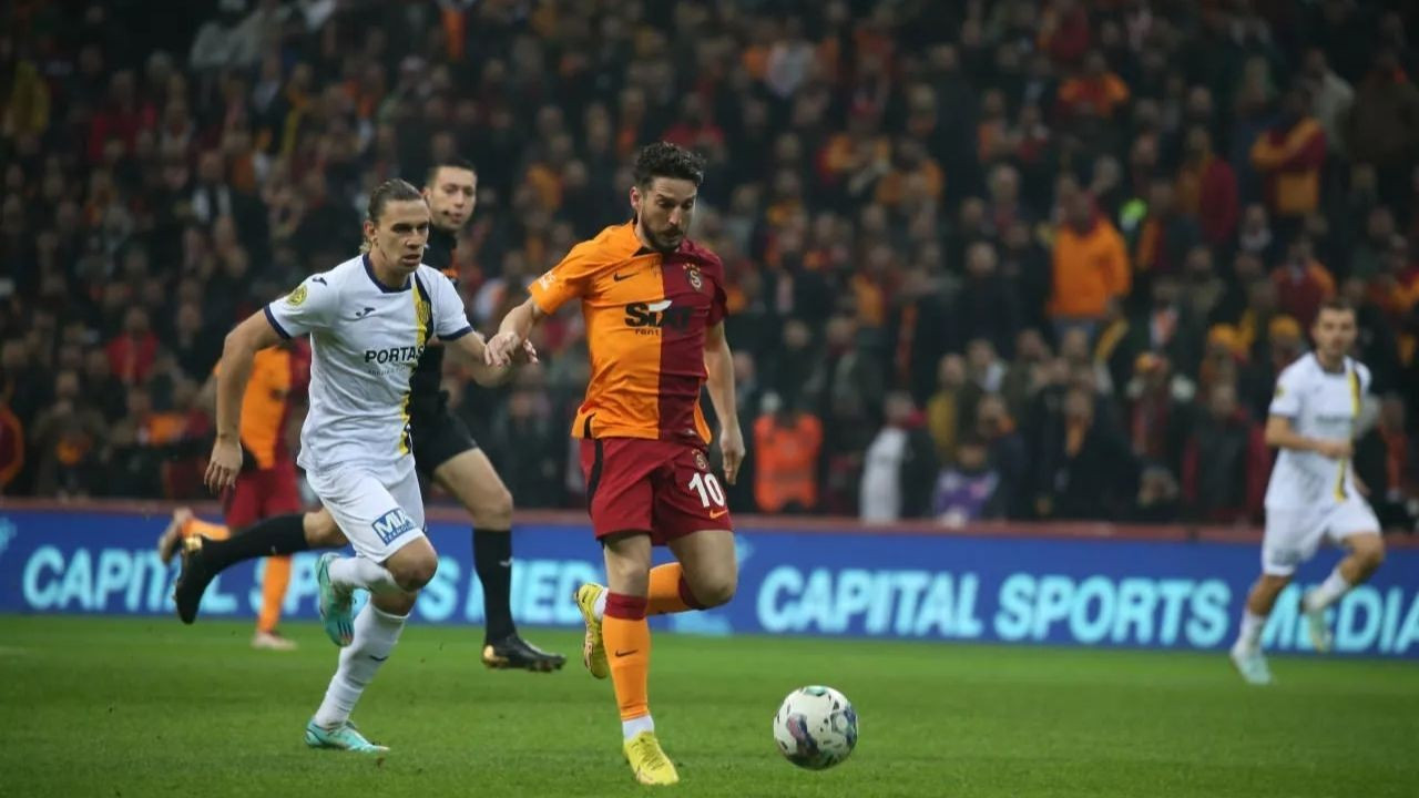 Evinde hata yapmayan Galatasaray derbiye lider gidiyor!