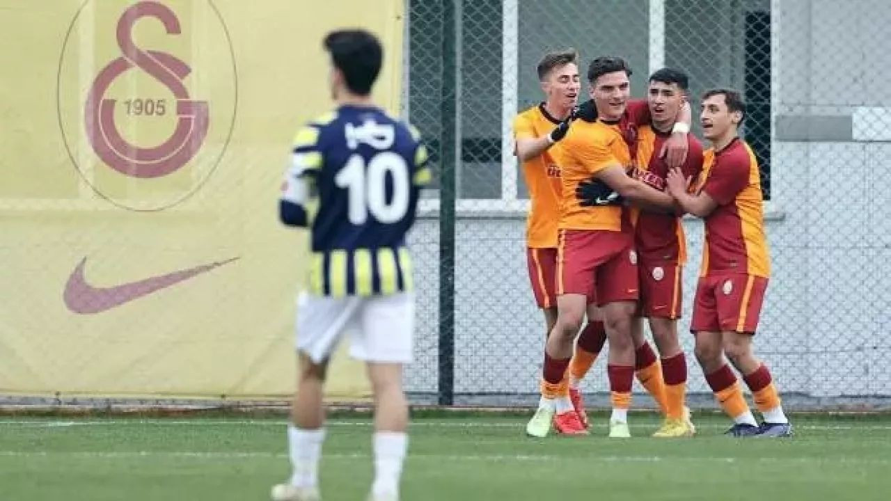 U19 derbisinde Galatasaray, Fenerbahçe'yi farklı geçti!