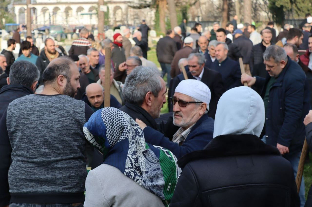 Yangında hayatını kaybetmişti, yaşlı kadın son yolculuğuna uğurlandı - Sayfa 6