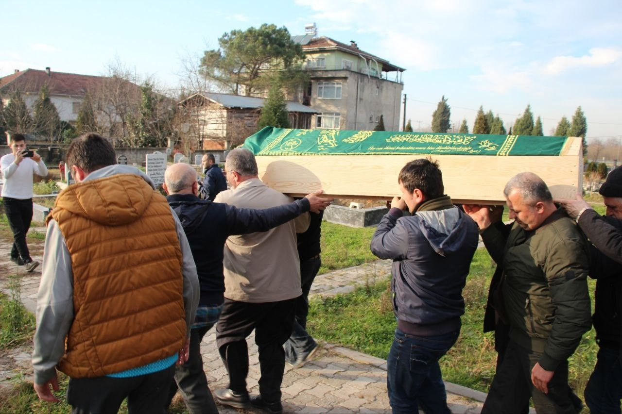 Yangında hayatını kaybetmişti, yaşlı kadın son yolculuğuna uğurlandı - Sayfa 8